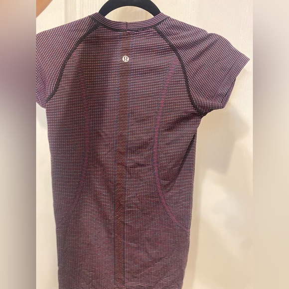 Small Lululemon Swiftly Tech Short Sleeve Crew - Picture 4 of 4